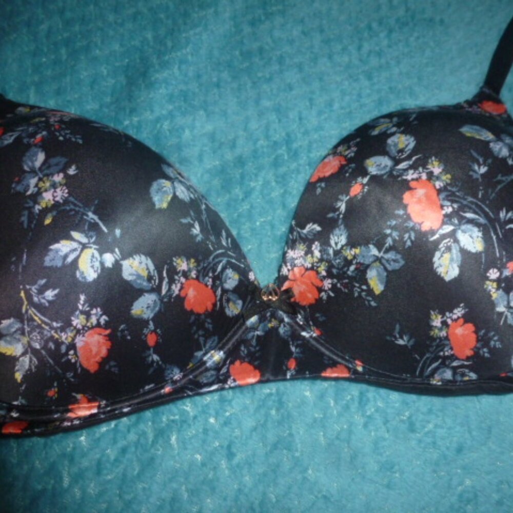 Victoria’s Secret Body by Victoria Push-Up Bra – 36D Black & Pink Floral